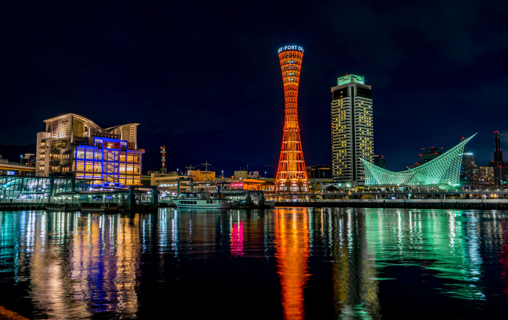 Port tower. Порт Кобе Япония. Гиперболоидная башня в порту Кобе, Япония. Башня порта Кобе Кобе. Башня порта Кобе (Япония, 1963).